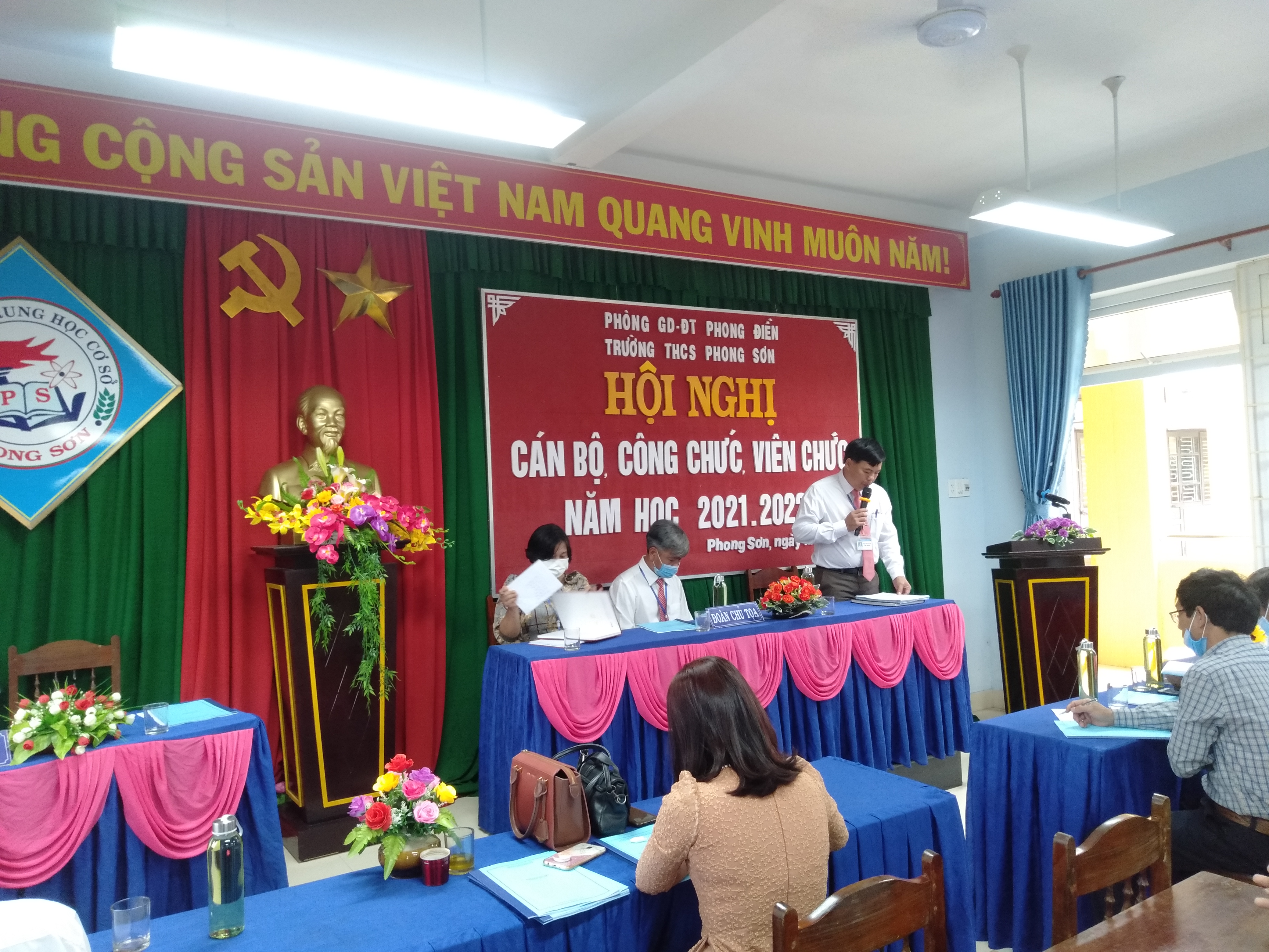 HỘI NGHỊ CBCCVC NĂM HỌC 2021 - 2022